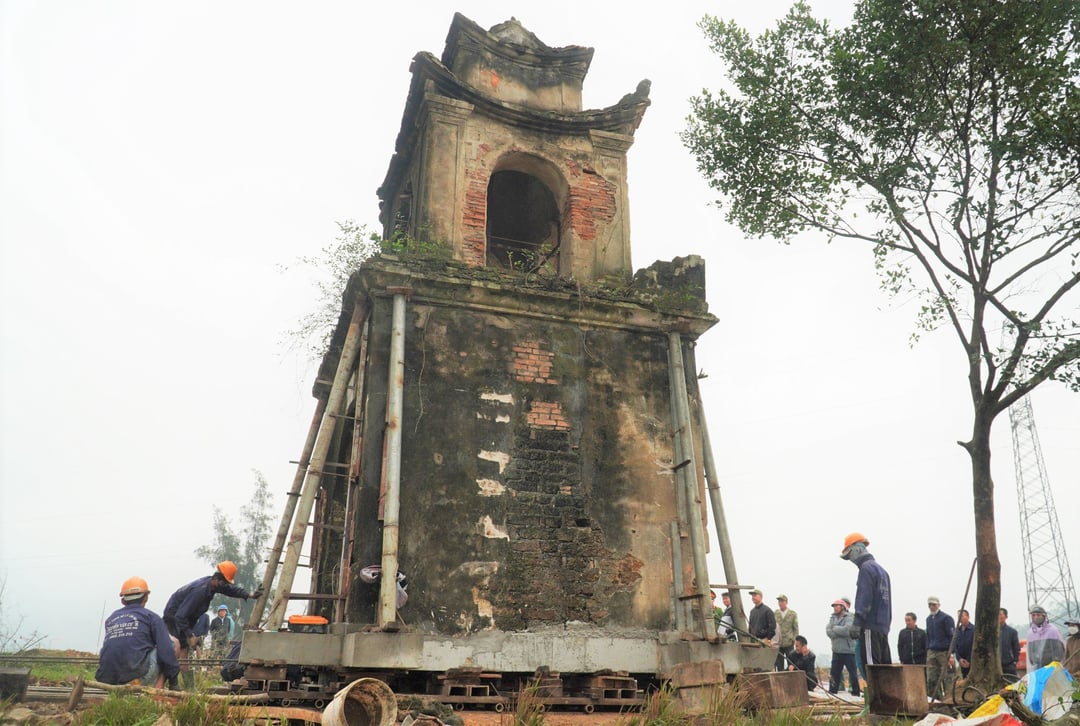 Văn hoá - Xem “thần đèn” di chuyển cổng đền hơn 200 tuổi tại Hà Tĩnh (Hình 2).