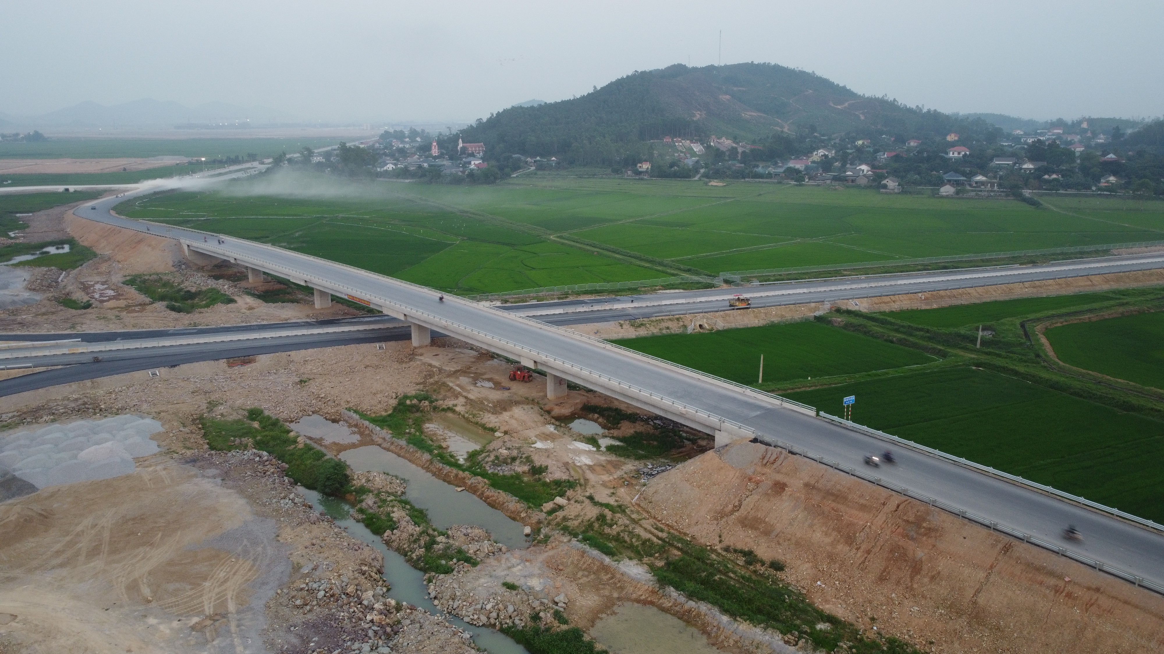 Dân sinh - Cao tốc Bắc-Nam chưa thể thông tuyến đến điểm giao Bãi Vọt