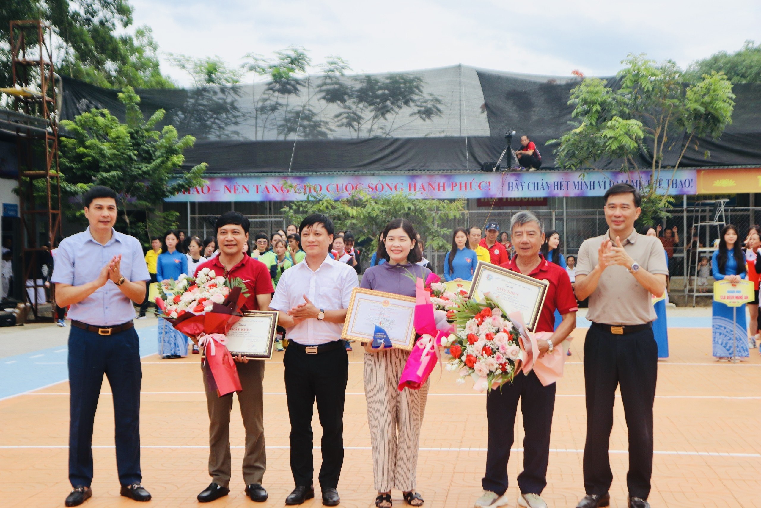 Thể thao - Hà Tĩnh: Sức nóng tại giải bóng chuyền tranh cúp Trần Kim Xuyến (Hình 9).