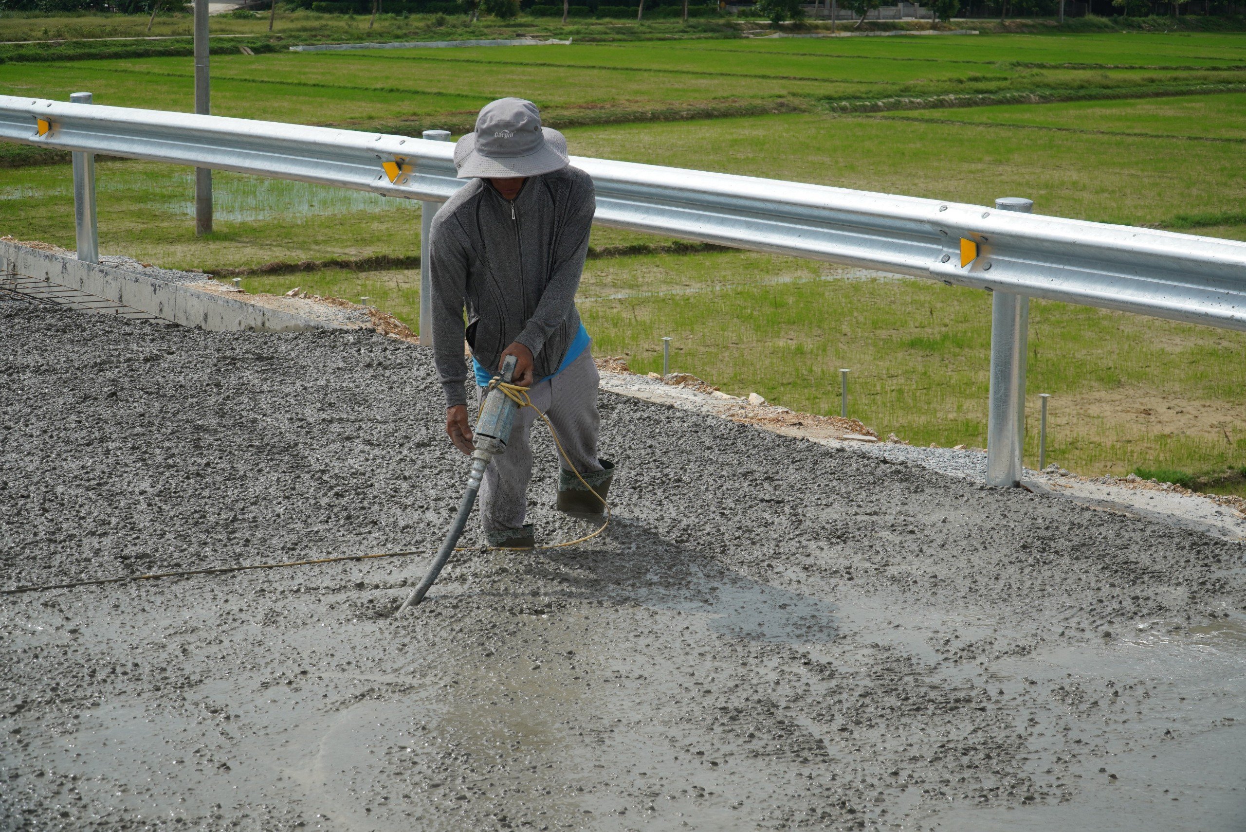 Dân sinh - Tổng lực thi công những hạng mục cuối cao tốc Diễn Châu - Bãi Vọt (Hình 4).