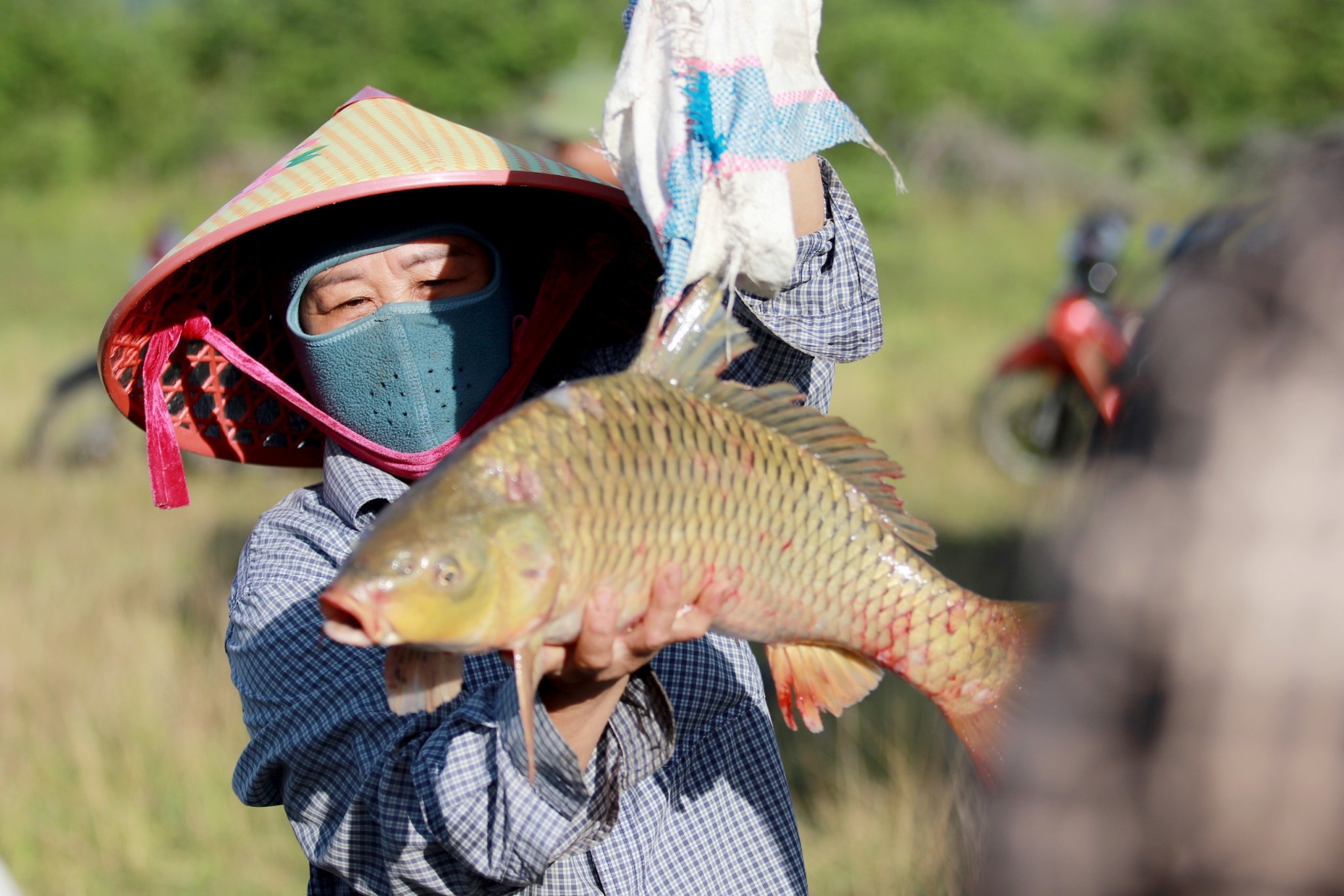 Sự kiện - Lễ hội bắt cá Vực Rào thu hút hàng trăm người tham gia (Hình 5).