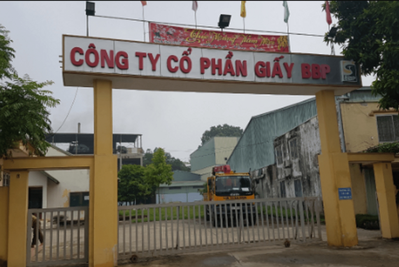 Tài chính - Ngân hàng - VietinBank dồn dập bán nợ, từ ô tô, xưởng gạch đến giấy Bãi Bằng