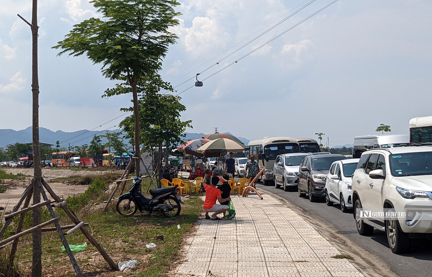 Xã hội - Ùn tắc tuyến phà ra đảo Cát Bà: Càng gỡ, càng rối