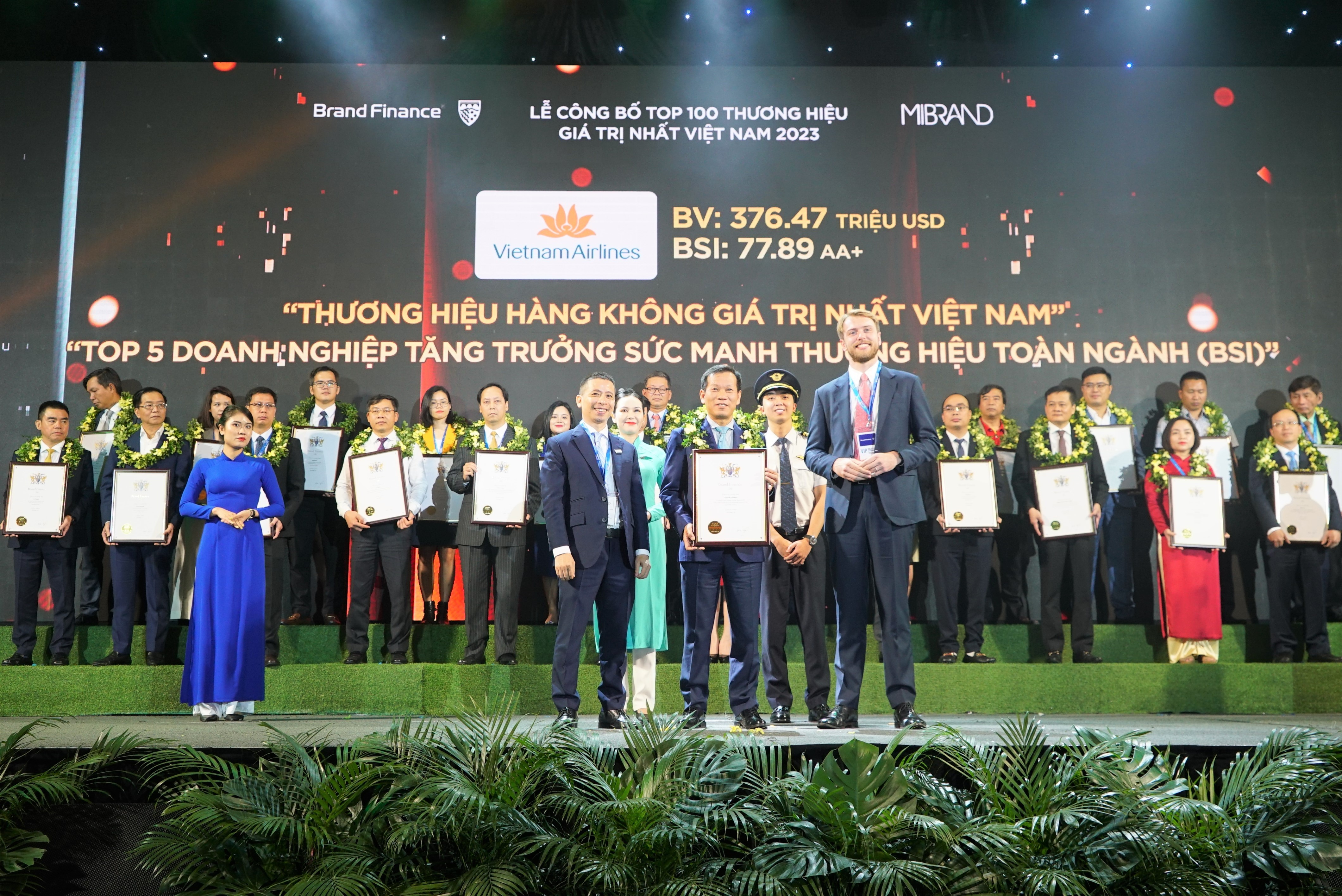 Tiêu dùng & Dư luận - Vietnam Airlines đạt thương hiệu hàng không giá trị nhất Việt Nam