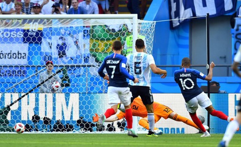 Nh&igrave;n lại chiến thắng kịch t&iacute;nh của Ph&aacute;p vs Argentina:  Những khẩu thần c&ocirc;ng Ph&aacute;p 'khai tử' Messi (H&igrave;nh 13).