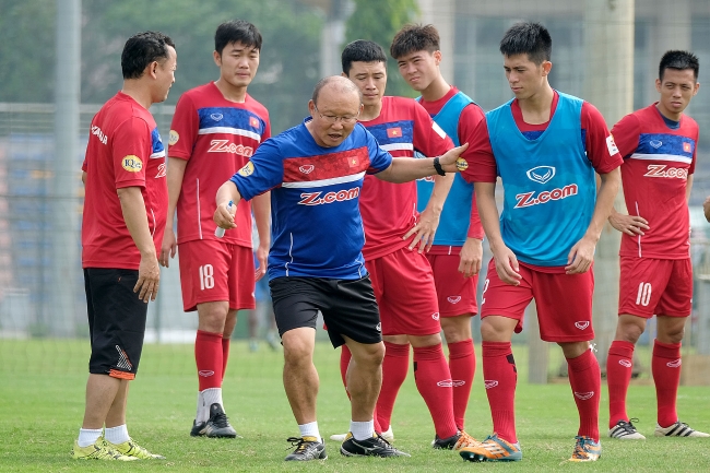 Thể thao - Chuyên gia dự đoán bất ngờ cơ hội đi tiếp của Việt Nam tại ASIAN cup 2019 (Hình 2).