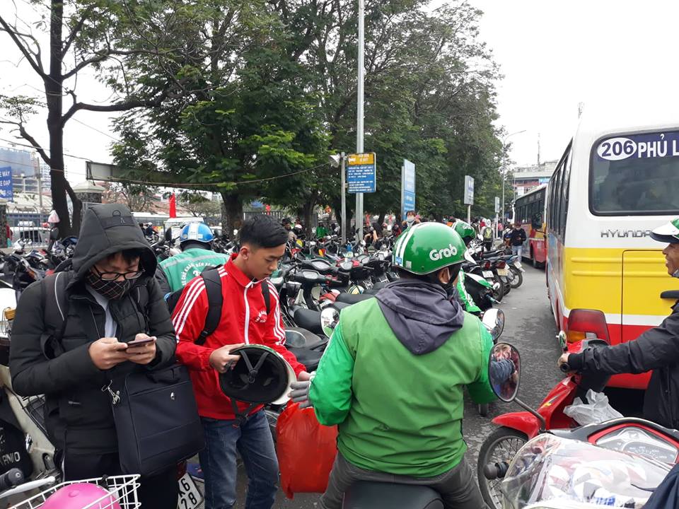 Tin nhanh - Xe &ocirc;m c&ocirc;ng nghệ biến th&agrave;nh truyền thống 'chặt ch&eacute;m' ng&agrave;y Tết dương lịch (H&igrave;nh 5).