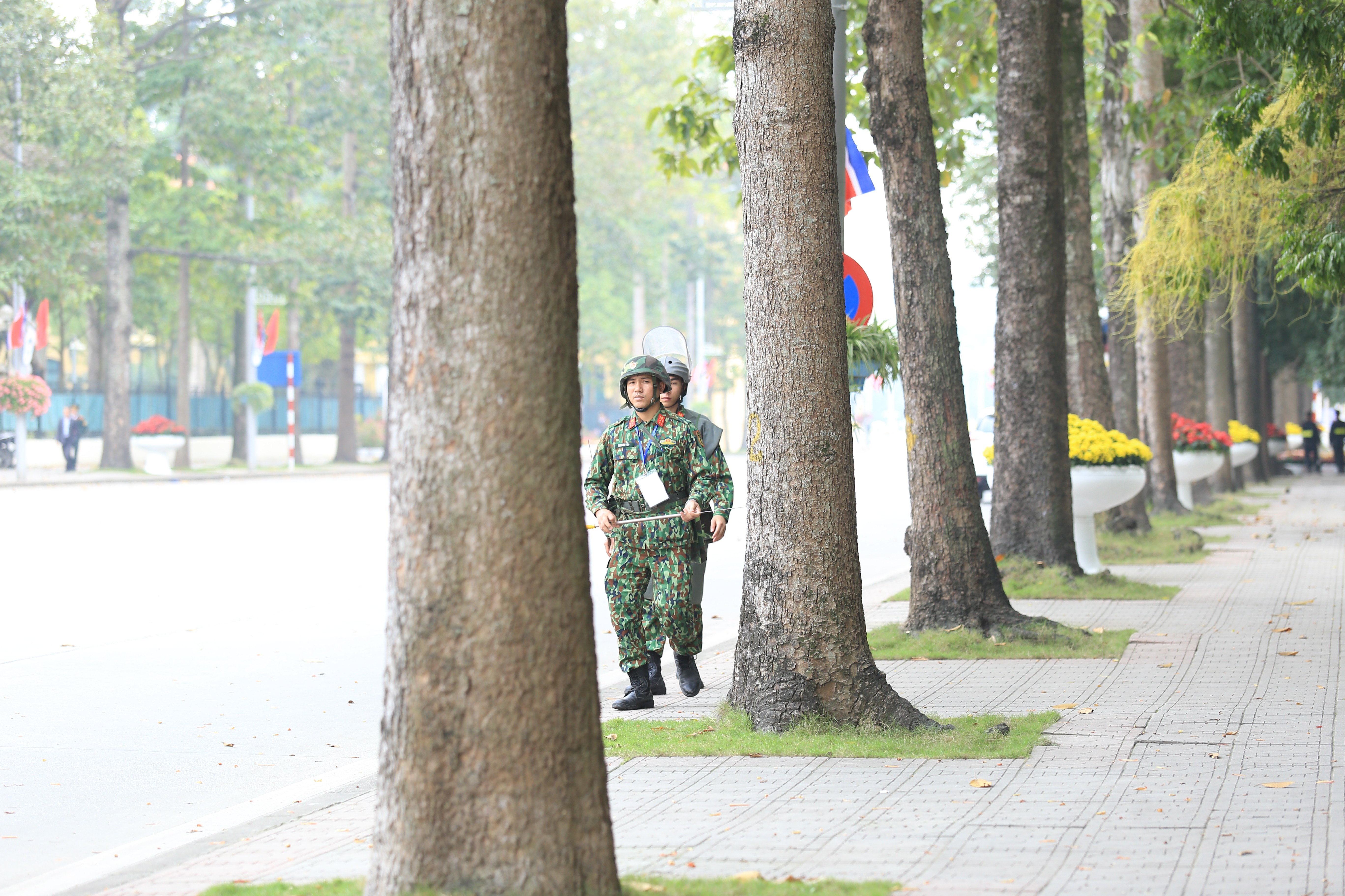 Tin nhanh -  An ninh thắt  trước giờ đón ông Kim Jong-un tới Phủ Chủ tịch (Hình 2).