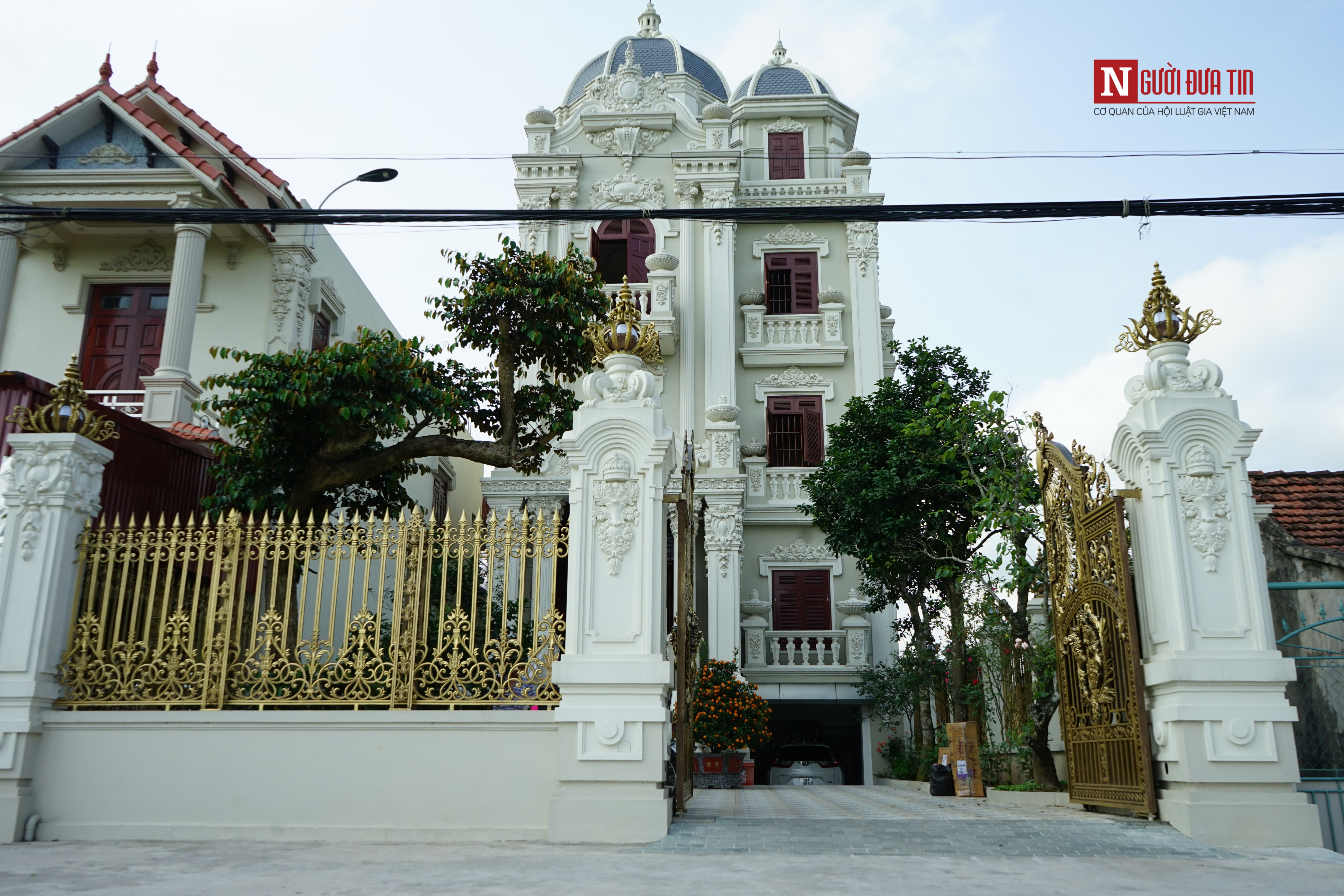 Tin nhanh - Choáng ngợp những lâu đài dát vàng nguy nga bên đồng lúa ở Nam Định (Hình 15).