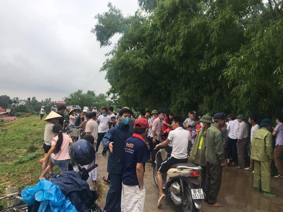 An ninh - Hình sự - Hà Nam: Bàng hoàng phát hiện thi thể nam thanh niên bị giấu trong bụi cỏ