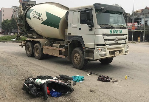 Tin nhanh - Hà Nội: Nam sinh bị xe bồn tông gãy chân sau khi thi Văn THPT Quốc gia