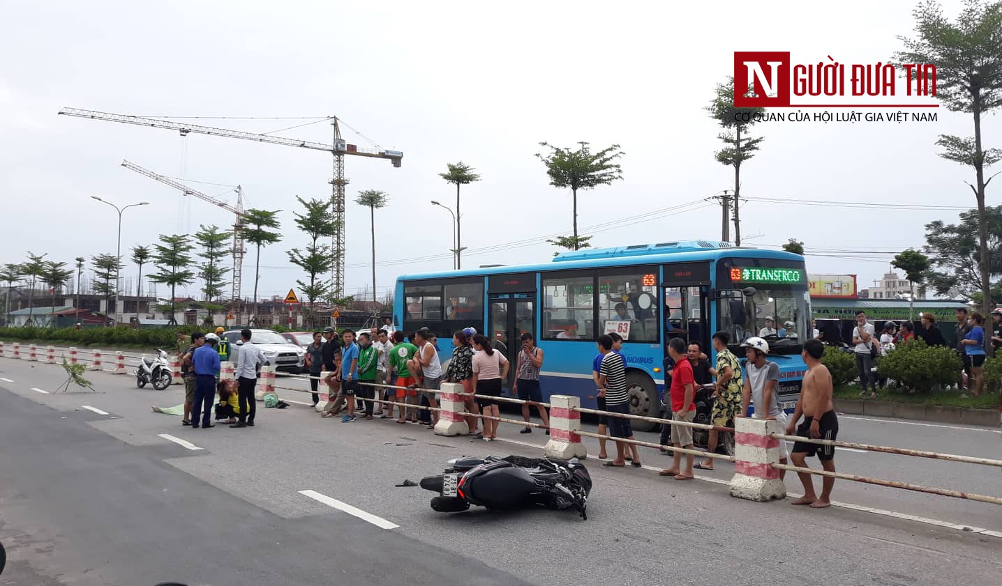 Tin nhanh - Hà Nội: Hai người thương vong nghi do đâm vào dải phân cách (Hình 3).