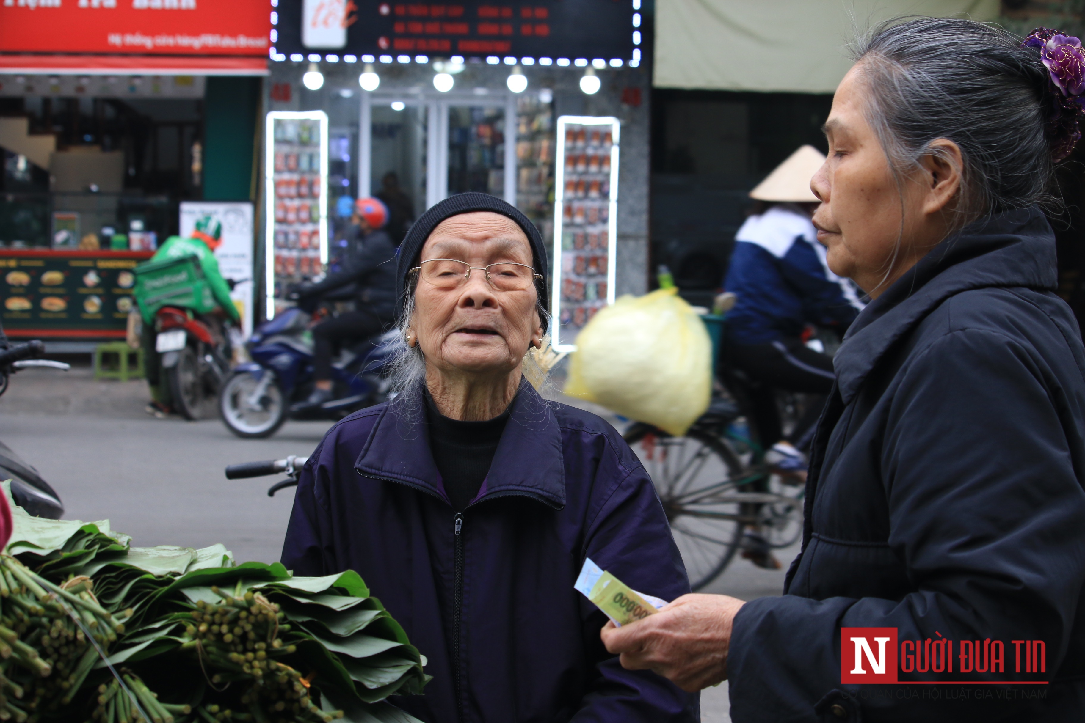 Văn hoá - Ký ức nơi chợ lá dong cổ xưa nhất Hà Nội, mỗi năm chỉ gặp một lần (Hình 2).