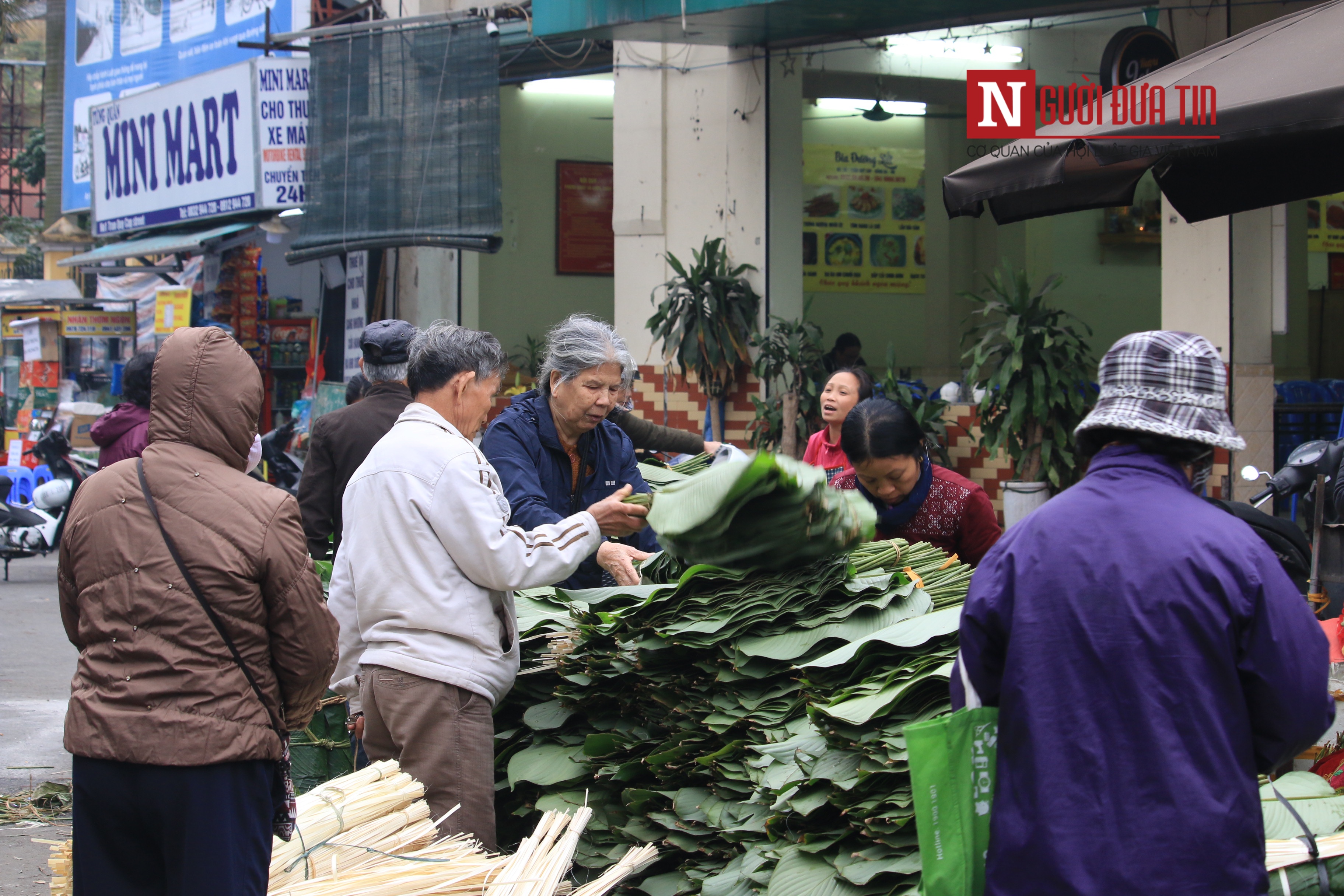 Văn hoá - Ký ức nơi chợ lá dong cổ xưa nhất Hà Nội, mỗi năm chỉ gặp một lần