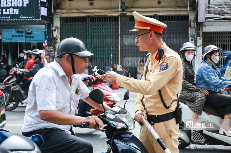 An ninh - Hình sự - Bị xử lý nồng độ cồn, tài xế trình bày “mới đi sát khuẩn vòm họng” (Hình 5).