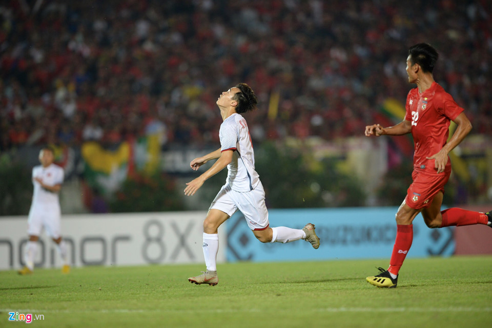 Thể thao - Bàn thắng “hụt” của Văn Toàn là 1 trong 5 khoảnh khắc gây tranh cãi vòng bảng AFF Cup 2018