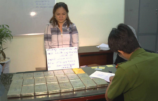 An ninh - Hình sự - Nhận 50 triệu, người phụ nữ vận chuyển 22 bánh heroin xuyên biên giới