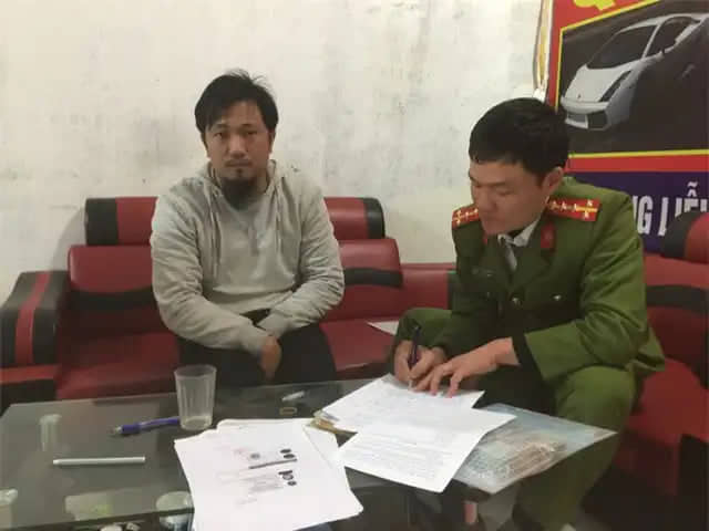 An ninh - H&igrave;nh sự - An ninh h&igrave;nh sự 24h: Vượt bi&ecirc;n b&aacute;n b&agrave;o thai v&igrave; ngh&egrave;o, bất ngờ với hung kh&iacute; t&ecirc;n cướp cửa h&agrave;ng Viettel sử dụng