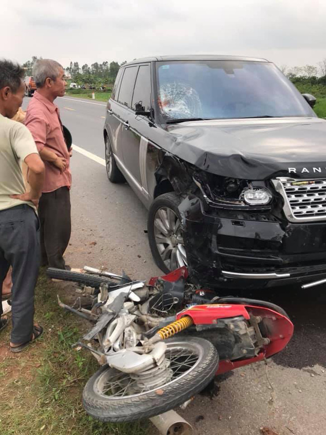 Tin nhanh - Thêm một vụ xe Range Rover gây tai nạn kinh hoàng:  2 vợ chồng thương vong