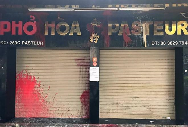 An ninh - H&igrave;nh sự - An ninh h&igrave;nh sự 24h: Diễn biến mới vụ tạt sơn, mắm t&ocirc;m v&agrave;o qu&aacute;n Phở H&ograve;a Pasteur;&nbsp;Nữ gi&aacute;m đốc xinh đẹp đoạt mạng c&aacute;n bộ t&ograve;a &aacute;n do m&acirc;u thuẫn t&igrave;nh &aacute;i (H&igrave;nh 2).