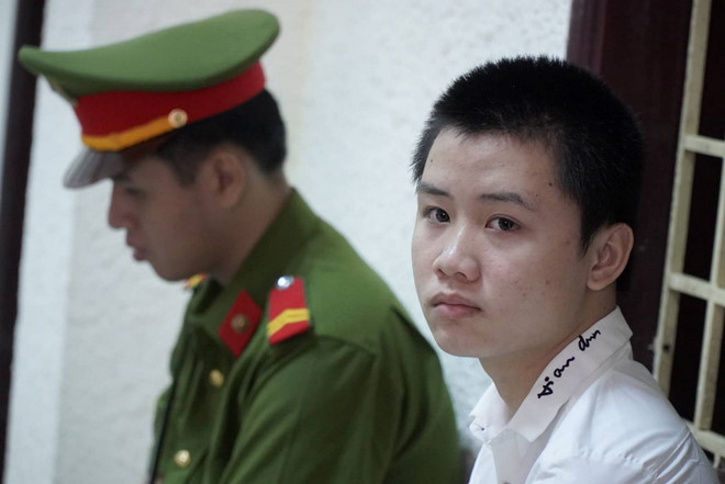 An ninh - H&igrave;nh sự - X&eacute;t xử thanh ni&ecirc;n đ&acirc;m chết người v&igrave; bị nhắc nhở vượt đ&egrave;n đỏ (H&igrave;nh 2).