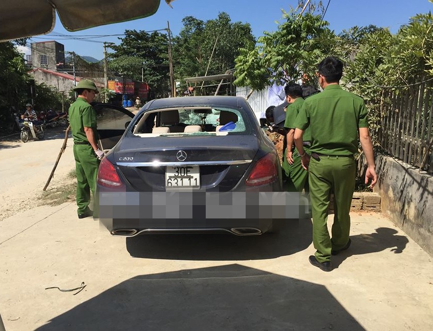 An ninh - Hình sự - An ninh hình sự 24h: Bí ẩn ô tô Mercedes bị đập phá, dính máu bỏ bên đường; Thông tin mới nhất vụ nữ sinh giao gà bị sát hại ở Điện Biên (Hình 2).