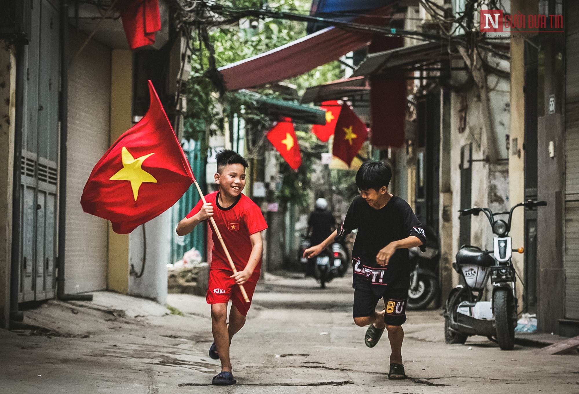 Tin nhanh - Không thể bỏ lỡ: Lý giải nguyên nhân chiếc Mercedes bốc cháy, Vietnam Airlines 'cấm cửa' thiết bị điện tử dùng pin Lithium hỏng (Hình 4).