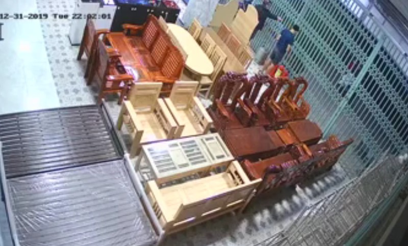 An ninh - Hình sự - Trưởng công an xã bị tố cáo rút súng dọa bắn người dân