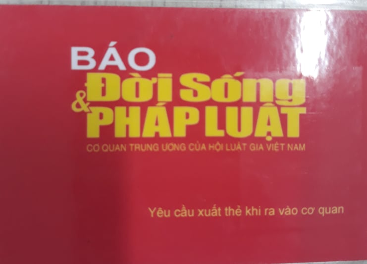 Tin nhanh - Xuất hiện đối tượng làm giả thẻ ra vào cơ quan của báo Đời sống & Pháp luật (Hình 2).