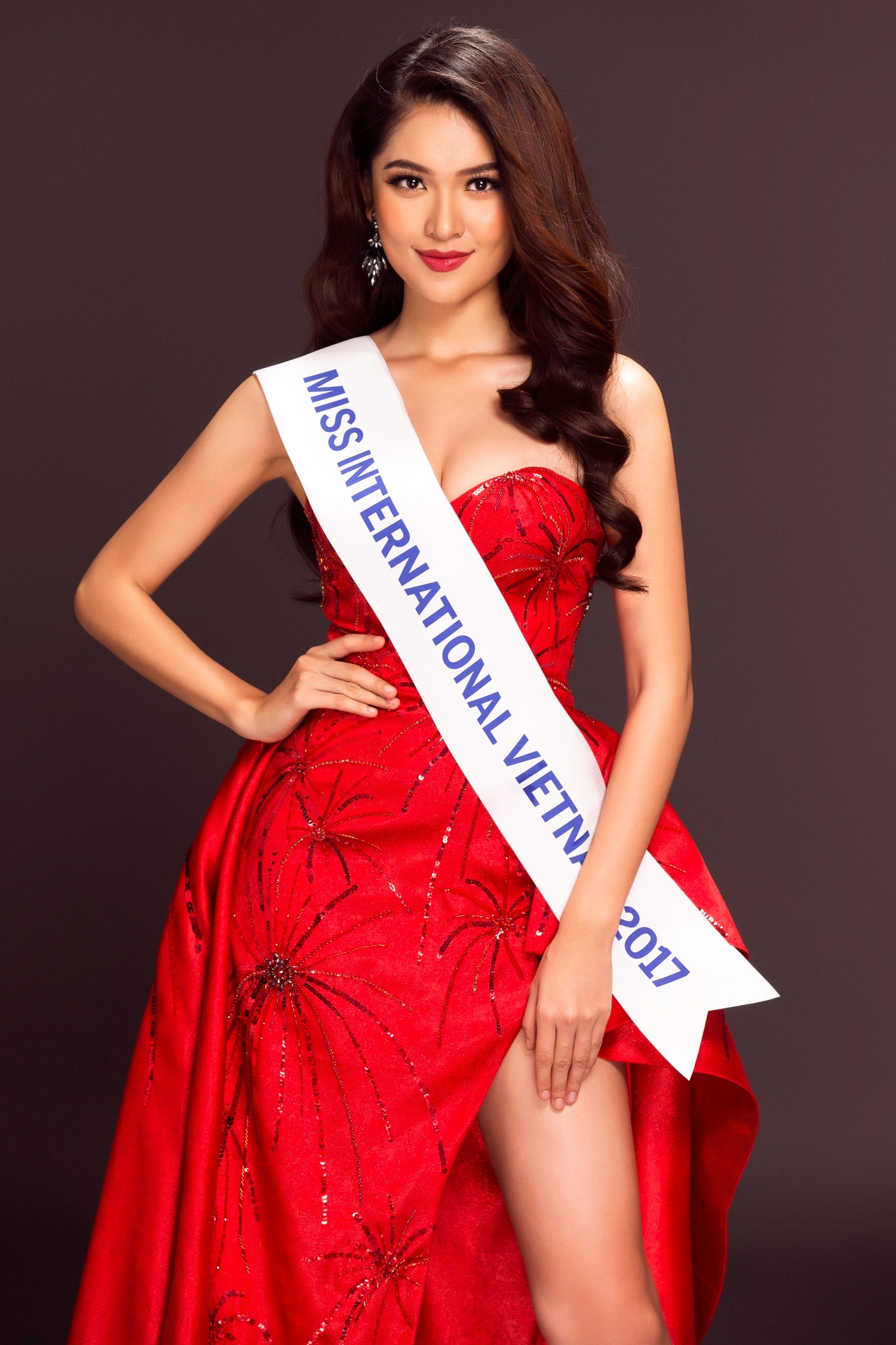 Giải trí - Á hậu Thuỳ Dung chính thức tham dự Miss International 2017 (Hình 4).