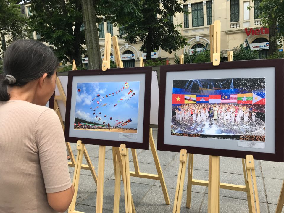 Giải trí - Chiêm ngưỡng vẻ đẹp Đông Nam Á qua triển lãm ảnh Đất nước, con người ASEAN (Hình 2).