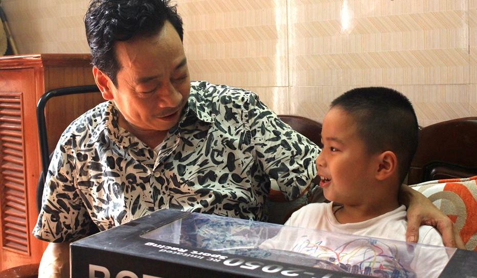 Giải trí - NSND Hoàng Dũng nói gì khi fan nhí thích phim 'Người phán xử'? (Hình 5).
