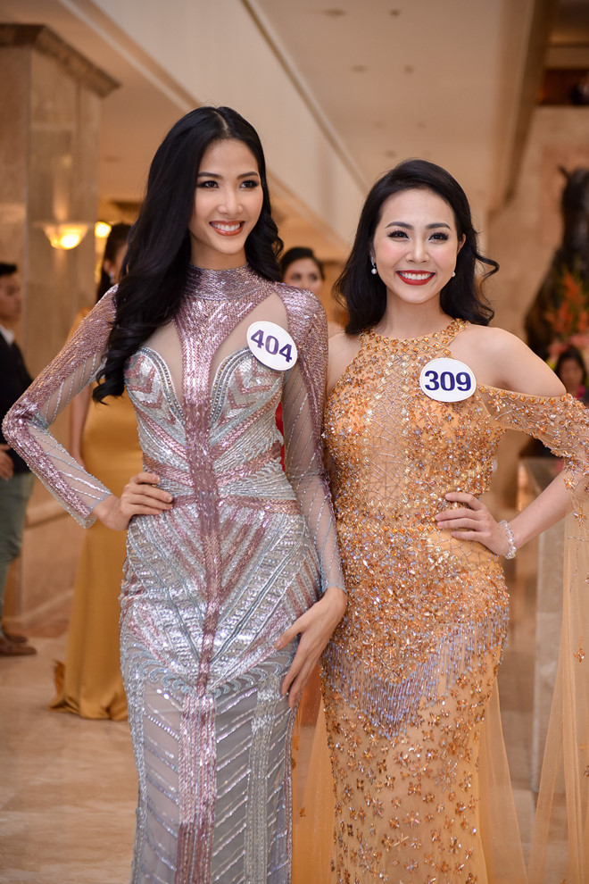 Giải trí - Bất ngờ khi Top 70 'Hoa hậu Hoàn vũ Việt Nam' catwalk ngay trong họp báo (Hình 9).