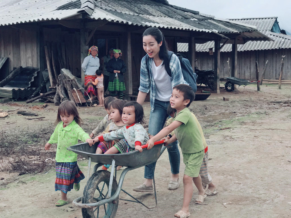 Giải trí - Món quà 'độc nhất vô nhị' Hoa hậu Mỹ Linh được tặng trên bản Cu Vai  (Hình 6).