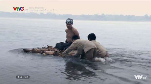 Sự kiện - Ám ảnh cảnh cạo đầu bôi vôi, thả trôi sông vì chửa hoang trong phim Thương nhớ ở ai (Hình 2).