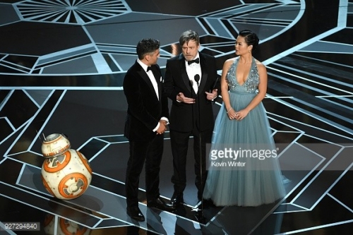 Ngô Thanh Vân tự hào khi nhìn thấy 'em gái' Kelly Marie Tran ở Oscar 2018 (Hình 4).