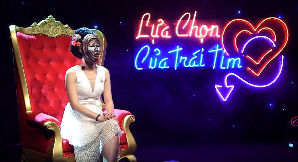 MC xinh đẹp muốn t&igrave;m người y&ecirc;u 'c&oacute; bằng Đại học' qua hẹn h&ograve; kinh dị