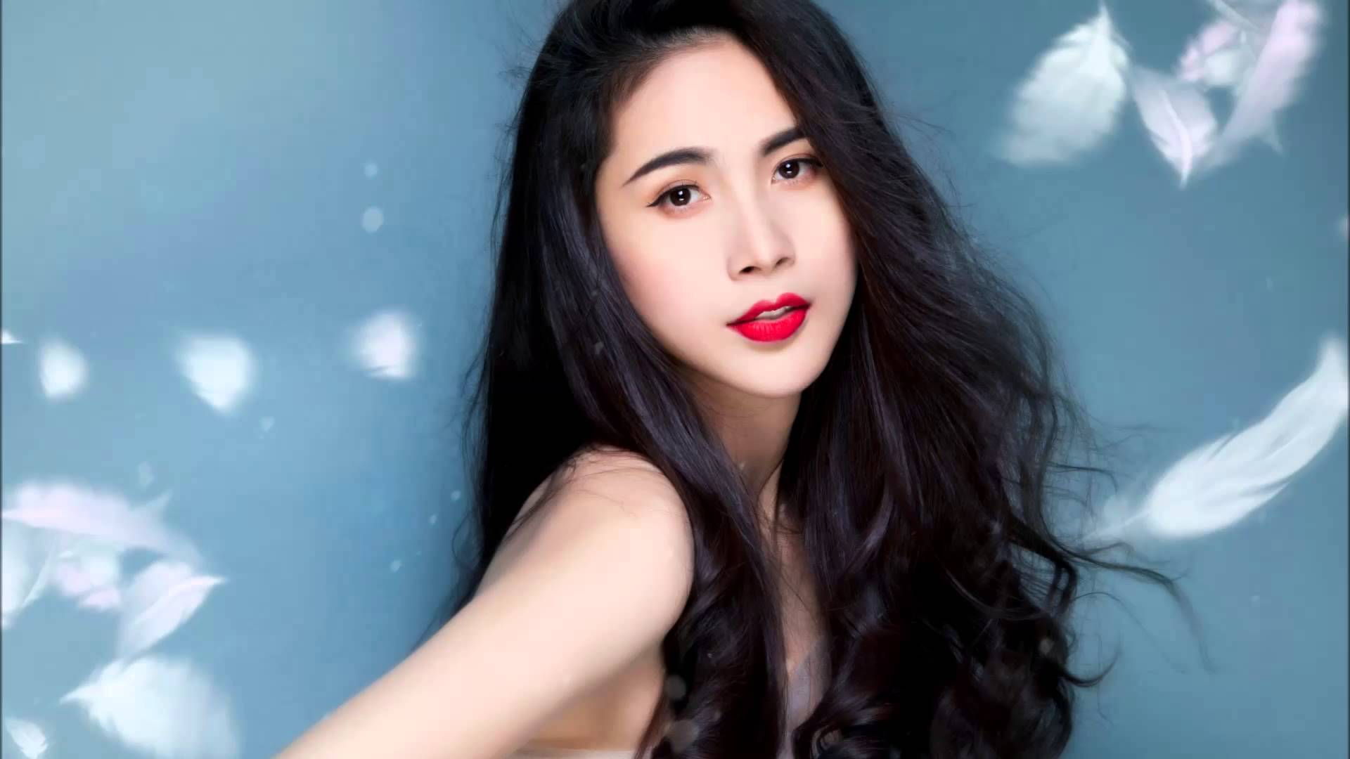 'Thủy Tiên có văn hóa chợ búa, đôi co như hàng tôm hàng cá'
