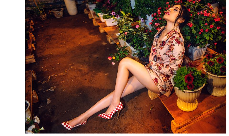 Phương Oanh cho hay, bạn trai cũ của cô từng là đại gia, cô từng mơ mộng, đã từng vẽ ra một tương lai đẹp, từng ao ước sẽ tạo dựng một gia đình mà mình là hậu phương sát cánh bên người bạn đời để lo việc gia đình lẫn hỗ trợ sự nghiệp cho người ấy. Nhưng mọi thứ tuột khỏi tầm tay lúc nào chẳng hay. Hai người chia tay rất nhẹ nhàng, và Phương Oanh cũng rất nhanh để cân bằng lại tình cảm của mình.