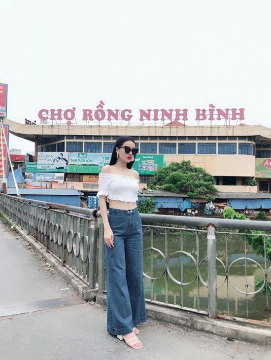 Ngôi sao - Giữa tin đồn mang thai với Trường Giang, Nhã Phương khoe vòng eo 'con kiến' (Hình 2).