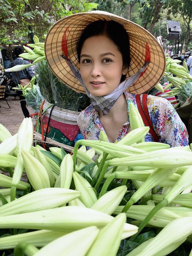 Ngôi sao - Cô gái 'bán hoa' khiến ông Sơn điêu đứng trong Về nhà đi con: 'Tôi cũng khóc trước tình cảm của NSƯT Trung Anh trong phim'