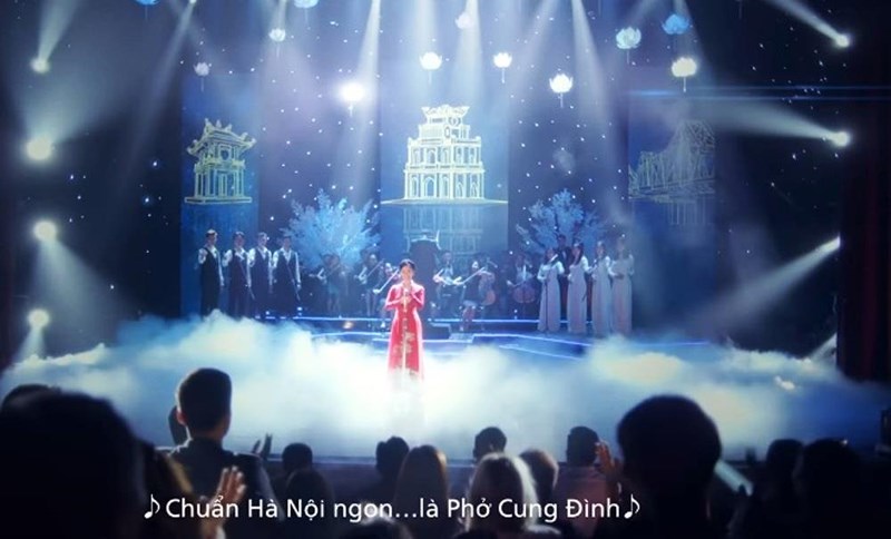 Sự kiện - Xôn xao việc Diva Hồng Nhung sửa lời ca khúc Nhớ về Hà Nội thành “phở Hà Nội” để quảng cáo (Hình 2).