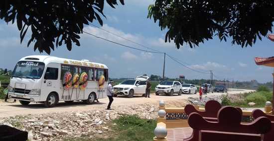 Sự kiện - Du Thiên nói về đám tang mẹ Châu Việt Cường: 'Ai cũng xót thương tình cảnh của bác gái'