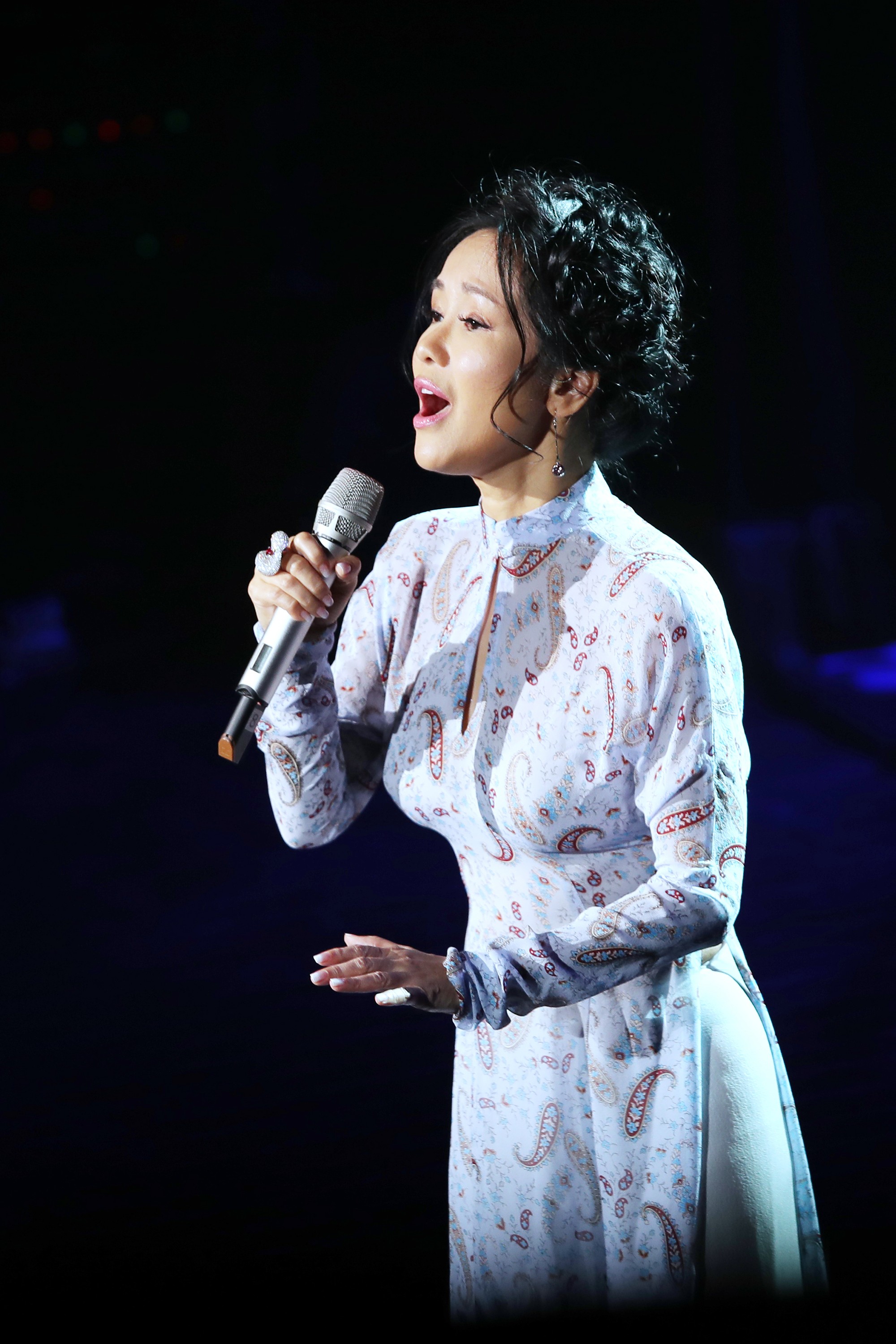 Sự kiện - Diva Thanh Lam, Hồng Nhung, Mỹ Linh bất ngờ trò chuyện về 'Tiền duyên' cùng Nguyễn Vĩnh Tiến (Hình 3).