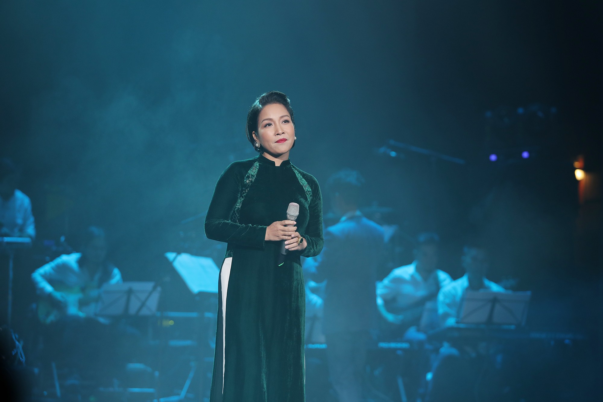 Sự kiện - Diva Thanh Lam, Hồng Nhung, Mỹ Linh bất ngờ trò chuyện về 'Tiền duyên' cùng Nguyễn Vĩnh Tiến (Hình 7).