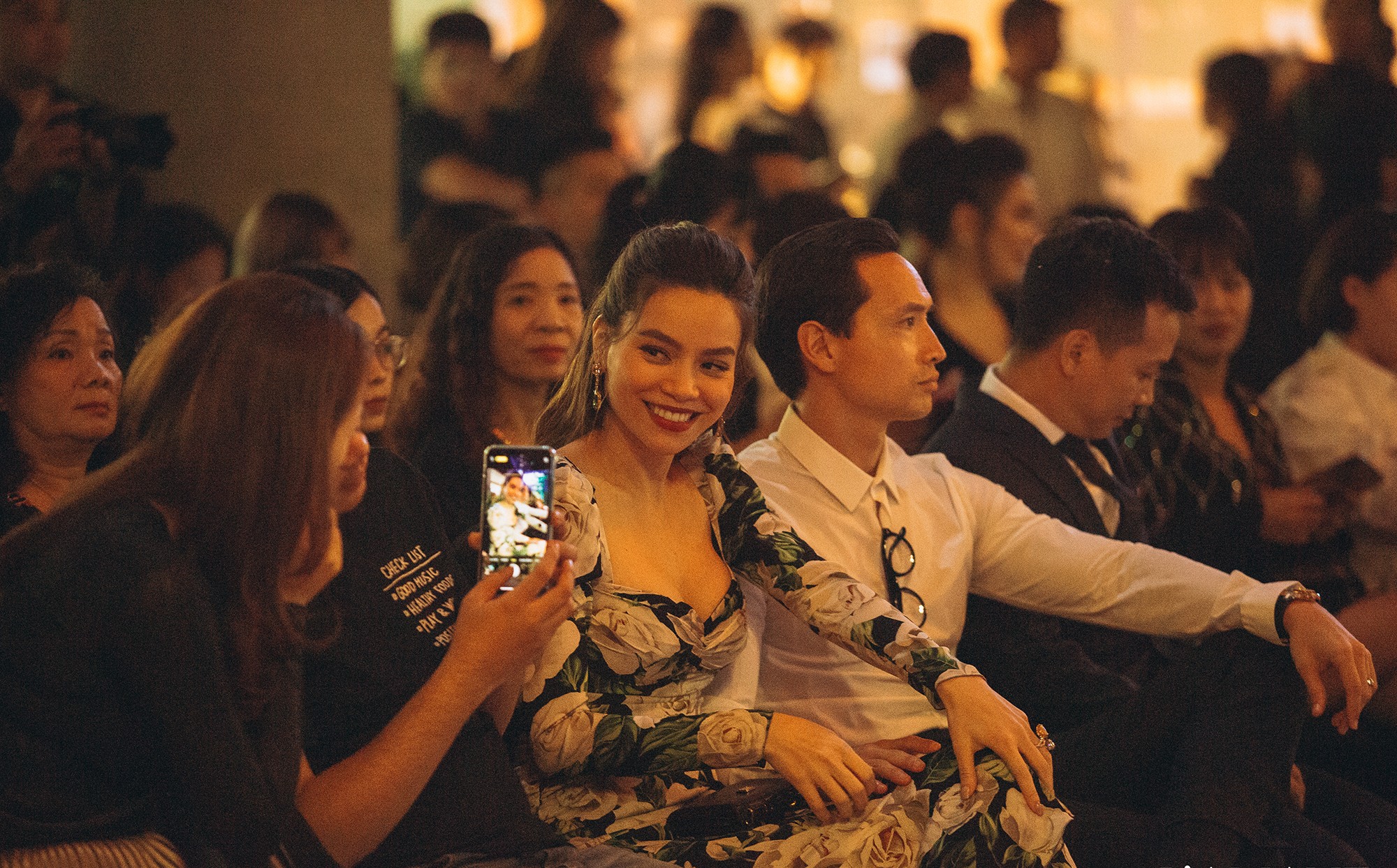 Ngôi sao - Hồ Ngọc Hà sóng đôi cùng Kim Lý bất ngờ 'chạm mặt' Lệ Quyên (Hình 7).