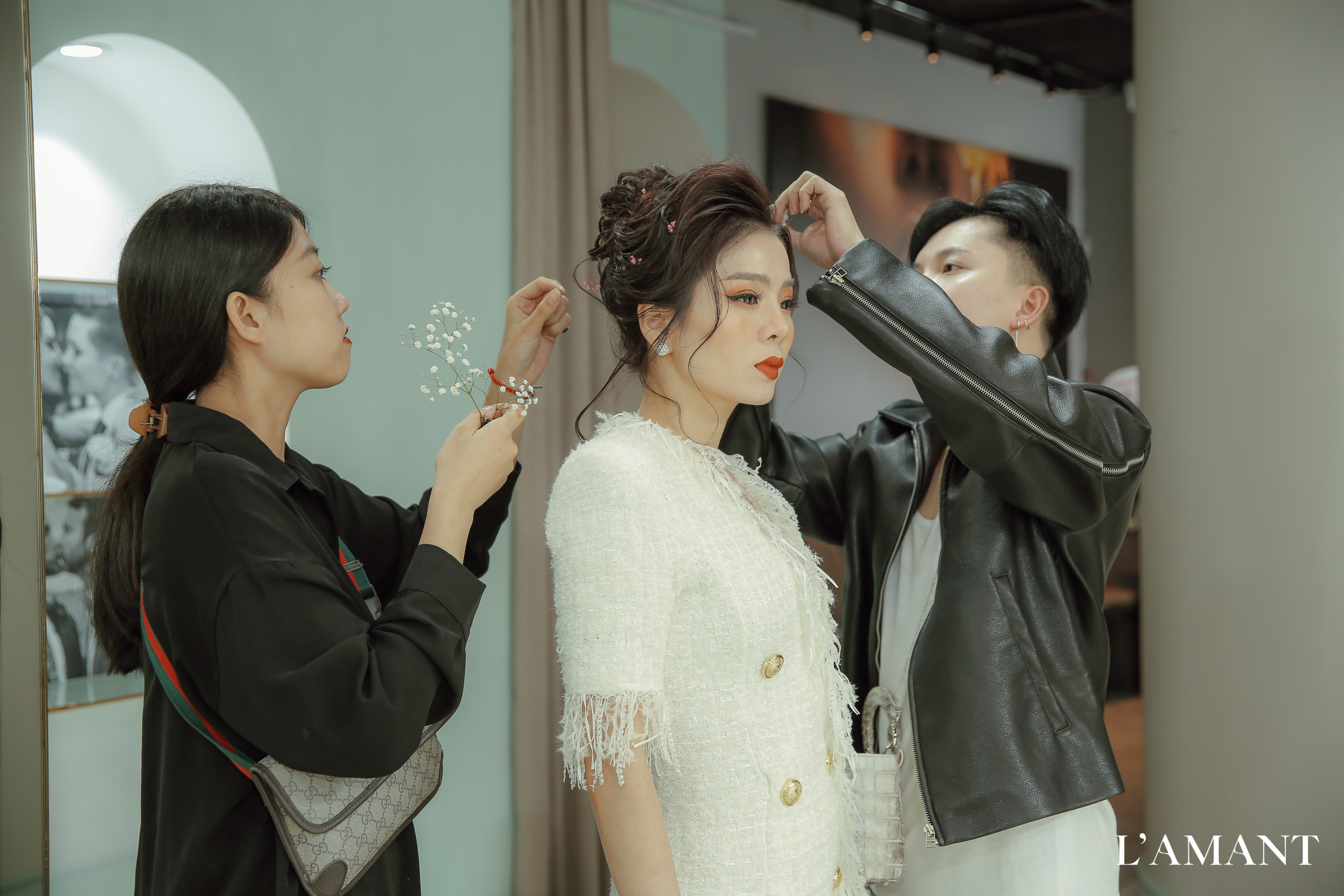 Ngôi sao - Hồ Ngọc Hà sóng đôi cùng Kim Lý bất ngờ 'chạm mặt' Lệ Quyên (Hình 2).