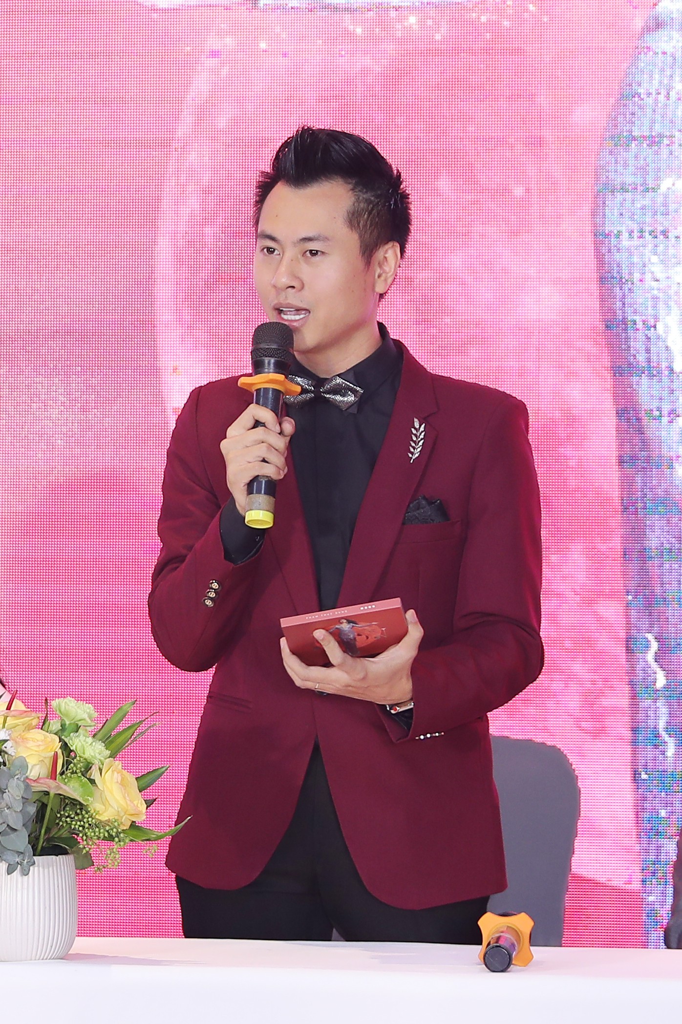 Ngôi sao - Tùng Dương thân thiết với Á quân Sao Mai Phạm Thuỳ Dung (Hình 9).