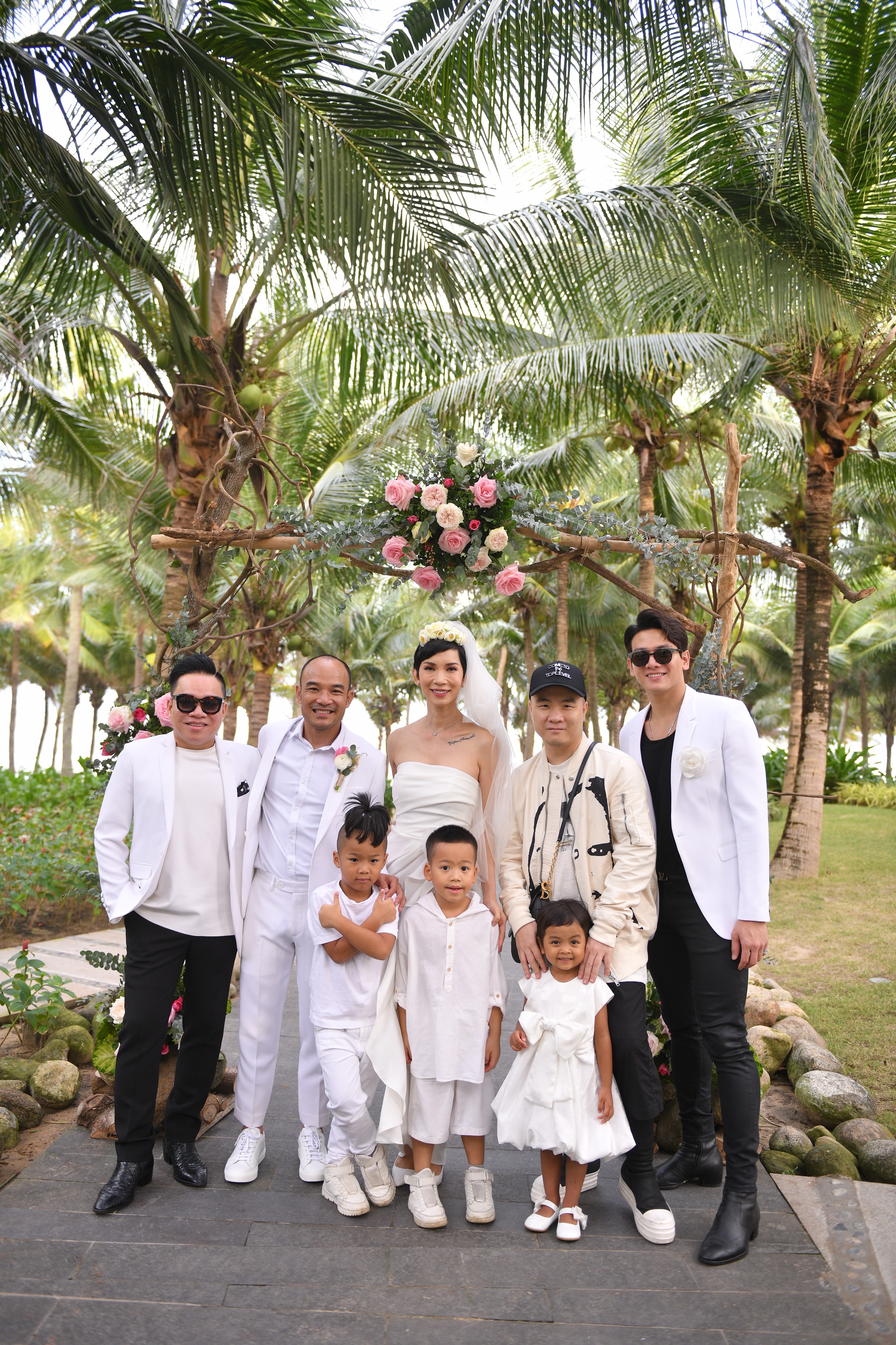 Ngôi sao - Thân Thuý Hà, Trương Quỳnh Anh và khách mời phấn khích khi Xuân Lan cùng chồng hôn nhau đắm đuổi (Hình 8).
