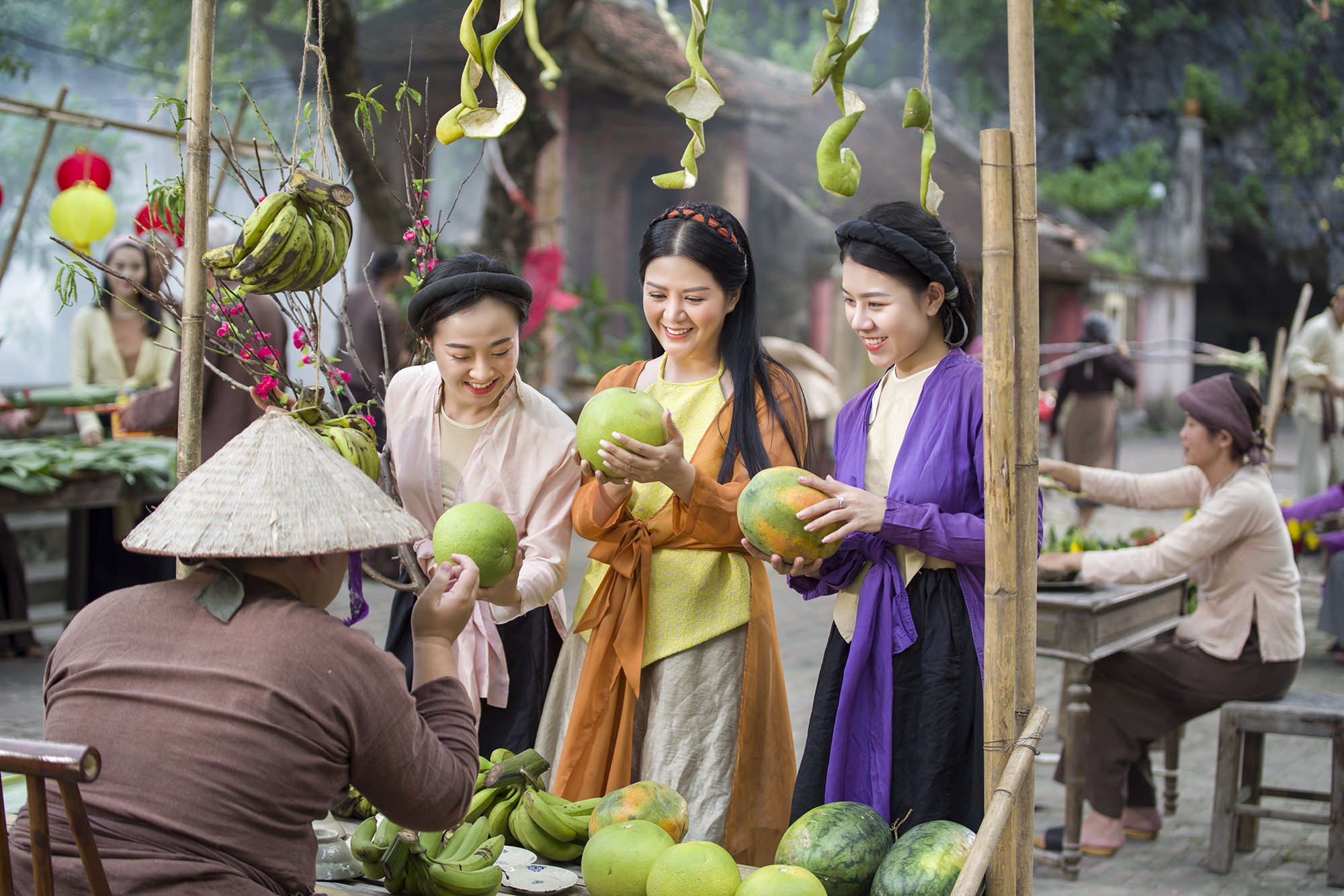 Ngôi sao - Ca sĩ Đinh Hiền Anh ngại ngùng trước cảnh 'liếc mắt đưa tình' với bạn diễn (Hình 3).